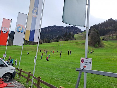 FRÜHJAHRSPUTZ - KSC KIDS HELFEN DEM HKR TEAM