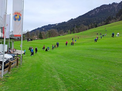 FRÜHJAHRSPUTZ - KSC KIDS HELFEN DEM HKR TEAM