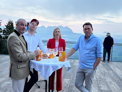 PREMIERE AM HAHNENKAMM - Film zur Geschichte der Hahnenkamm Bahn