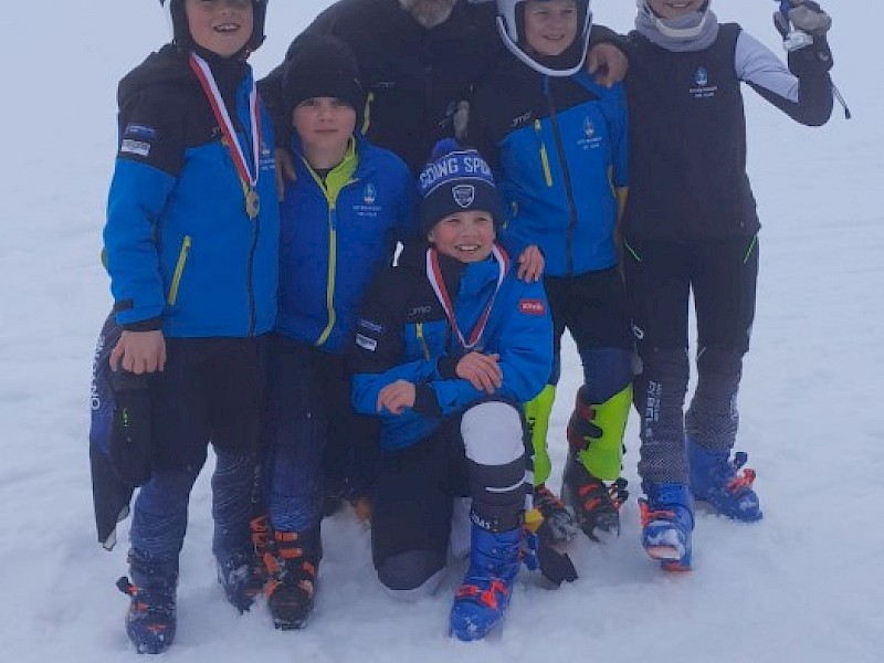 Am Slalomstart standen 200 Kinder Am Slalomstart standen 200 Kinder