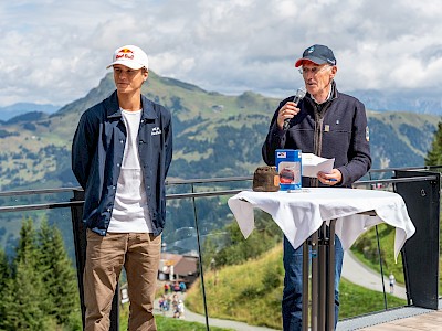 Der erste Skispringer mit einer eigenen Hahnenkamm-Gondel