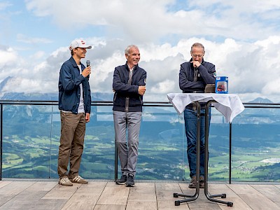 Der erste Skispringer mit einer eigenen Hahnenkamm-Gondel
