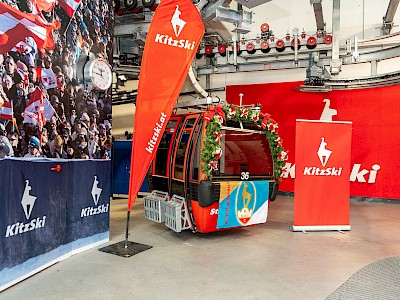 Der erste Skispringer mit einer eigenen Hahnenkamm-Gondel